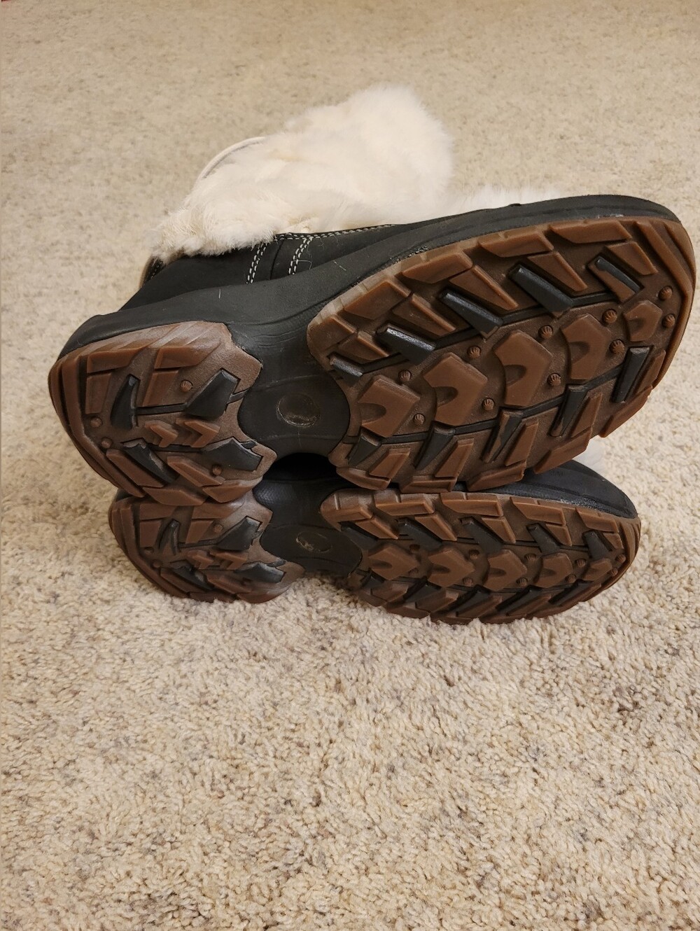 Ulu Black Suede &  Real Fur In A Cream Color waterproof Winter Boots 8 1/2 - Picture 8 of 8